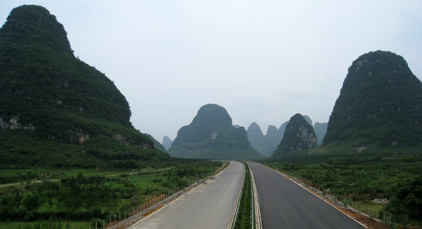 Guilin to Yangshuo - Li River Cruise to Yangshuo Mountain Retreat