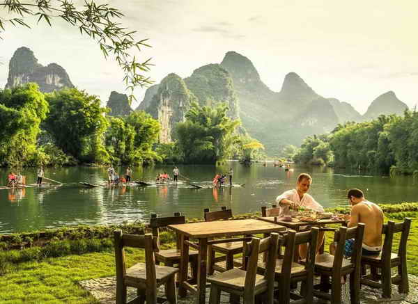 yangshuo-mountain-retreat-riverside-dining-yulong-river-yangshuo-restaurants.