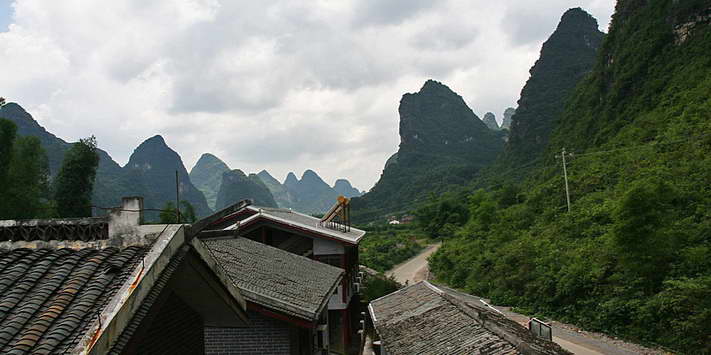Yangshuo Mountain Retreat Yulong River view twin rooms - a favorite among Yangshuo hotels.