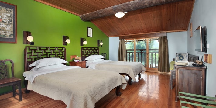 This cosy Yulong River view twin room is perfect for friends at Yangshuo Mountain Retreat.
