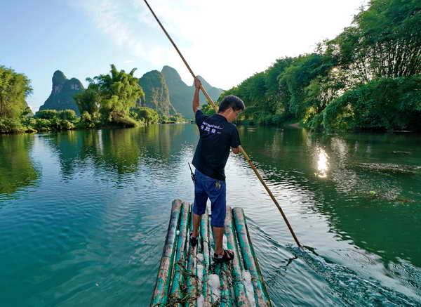 Yangshuo Yulong River bamboo raft to Yangshuo Mountain Retreat