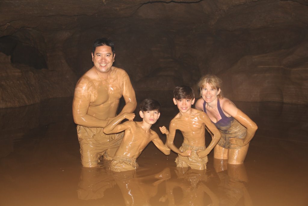 gold-water-cave-buddha-cave-yangshuo-mountain-retreat-tours-yangshuo-china